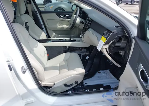 2024 Volvo S60 B5 Plus Dark Theme z USA, uszkodzony, nr VIN 7JRL12TL1RG300955